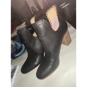 Women’s Lucky Brand Siyva Size 9M/40. Leather Upper.